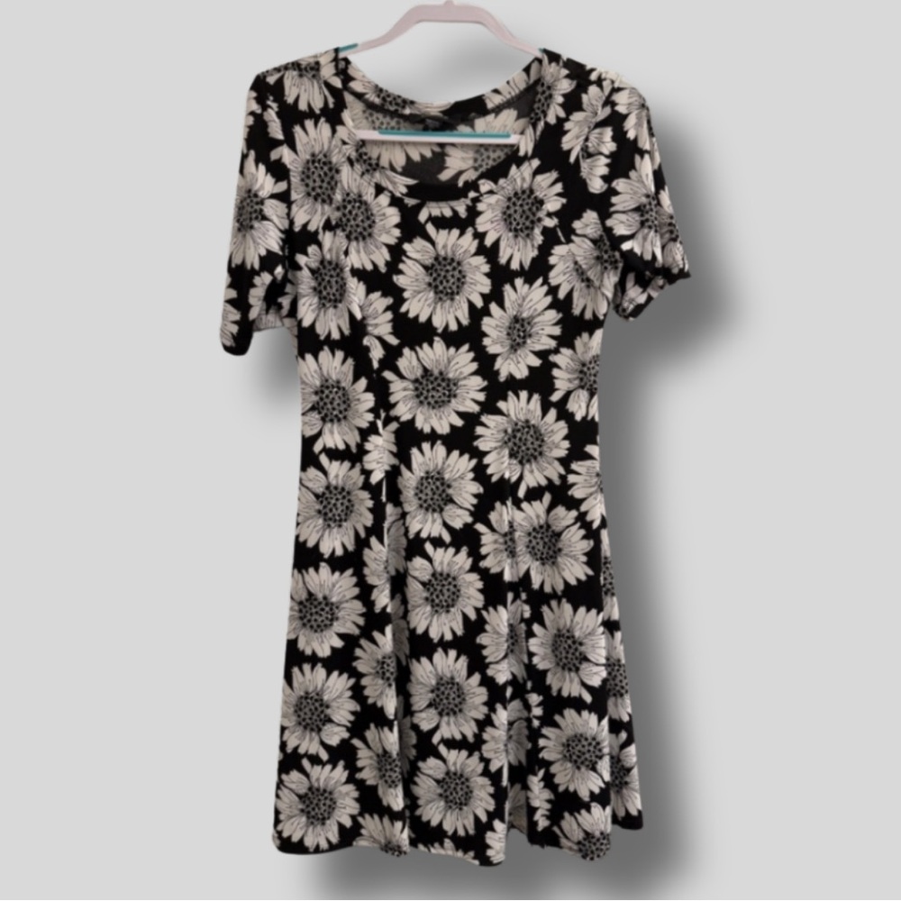 Karen Kane Black and White Floral Dress